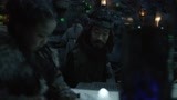 太残忍！小伙竟然被关在笼子里吊着！