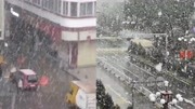 甘肃甘南高考首日飘起鹅毛大雪 市民:穿短袖外套 膝盖冻得发麻资讯高清正版视频在线观看–爱奇艺