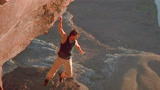 吴宇森拍的《碟中谍2》，当年的阿汤哥，可是能够徒手攀岩的存在