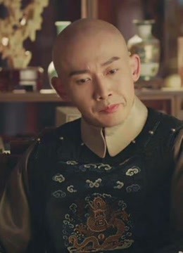 皇上田间干农活!聂远手拿镰刀割麦子,被晒到用手擦汗表情痛苦