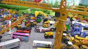 塔吊起重机模拟作业 起吊拖板车集装箱玩具车模型育儿视频