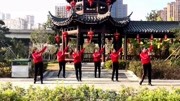 时尚辣妈集体跳广场舞《拜新年》红红火火过新年