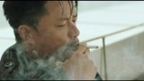 段奕宏这个姿势在《烈日灼心》里面帅炸    天台和邓超抽烟、唠嗑