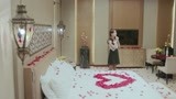 灰姑娘在床上洒满花瓣,为了确认霸道总裁的身份
