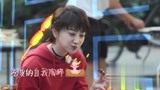 青春旅社：世界冠军烧烤巅峰，景甜直播吃烧烤，不料被王源请离开