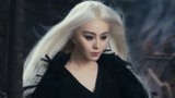 白发魔女传：练霓裳口念咒语，下一秒魔气大增，白发放肆生长！