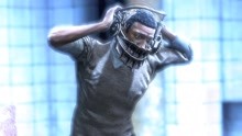 电锯惊魂01：一觉醒来发现头上竟然带了一个炸弹头盔！