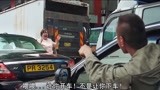 冲锋战警：劫匪持枪让女子开车，女子直接跑了，把儿子扔在车里