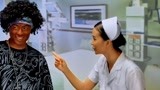 一路向前：姑娘装扮成护士，小伙装扮成黑人，二人同台演戏