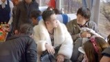 一路惊喜：土豪一说穷就犯抽抽，民工学手下想嘿醒他，却是这结果