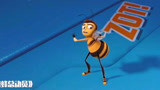 蜜蜂总动员：蜜蜂趴在女孩肩上，结果被人从后边给拍了