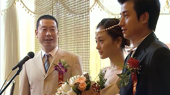 向南和杨晓芸闪婚，婚礼现场状况不断笑料百出！