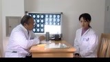 女孩喂重病老头吃饭，女医生一进来，老头反应激烈