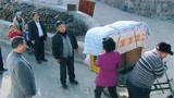 喜临门：大儿媳良心发现，大摇大摆接公婆回家住，公公傻眼了