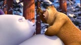 熊出没：熊二整蛊大白熊团子，却把自己喷了一脸的雪，笑死人了！