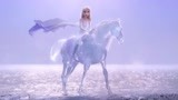 《冰雪奇缘2》艾莎女王霸气驯服冰晶马，再见安娜的这一幕，美翻