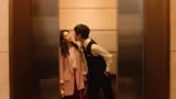 了不起的女孩：海王海女真会玩，喜欢在电梯里来点刺激的
