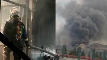 宁波一食品厂起火消防正在救援：厂房内受损严重，黑烟几里外可见