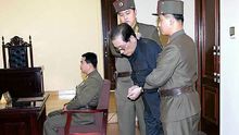 韩媒：张成泽与七名部下在干部面前被处决