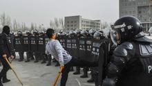 新疆喀什警营首次开放 特警模拟突发现场