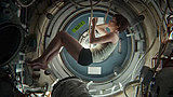 《地心引力》全长预告 卡梅隆盛赞“影史最佳太空片”