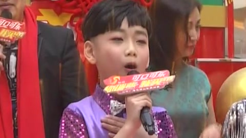 9岁小鲜肉帅气演唱跳嗨现场