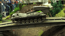“五脏俱全”的巴顿坦克架桥车模型功能展示