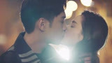 《爱情进化论》歌曲MV 艾若曼鹿飞接吻