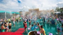乌克兰当地的泼水节，专门为女性准备，大量国外男性慕名而来！