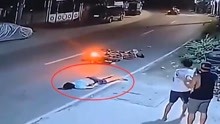 摩托小伙马路上疯狂飙车，3秒后突然死亡，家人看完监控哭了！