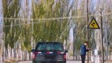 新疆接头人吐尔迪遭遇租车难题  妹妹告诉他只有救护车