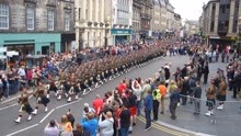 英国苏格兰仪仗兵，街头游行的镜头！