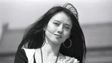 杨丽萍年轻时有多美？看她跳孔雀舞的视频，网友：这是神仙 