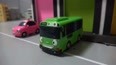 绿色玩具公交车