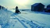 北极大冒险：专家去营地搬救兵，男孩在冰块上都快冻死了