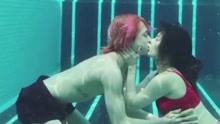 線上看 酸了！泫雅曬與男友金曉鍾在水下擁吻視訊 (2020) 帶字幕 中文配音，國語版