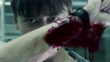 心理罪：李易峰演技炸裂！小伙划破自己手臂，吸引凶手来吸血
