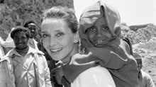 奥黛丽赫本晚年珍贵视频，在索马里，赫本真心的感到快乐