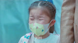 最美逆行：抗疫一线医生，看着女儿却不能抱，泪目了