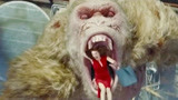 狂暴巨兽：女人做动物实验，自食恶果，被白色“金刚”一口吞下