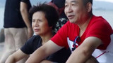 大哥带一家人出去玩 感受美好的生活
