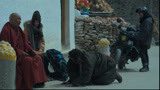 318号公路：女子在西藏探险，遇见一个喇嘛，说话有哲理！