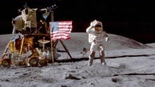 美国宇航员阿姆斯特朗登月，媒体现场直播，全世界观看这一幕