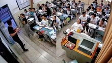 [图]班主任记错晚自习，并和数学老师抢着上课，随后一幕令学生爆笑