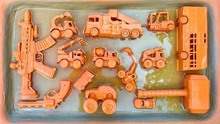 20辆玩具车怎么都是泥土？找到了挖掘机、起重机和工程车