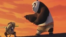 功夫熊猫3：众人正在打架，阿宝看到豪猪大师非要闹着要合影