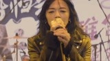 《摇滚狂花》小视频：白天给彭莱下药 