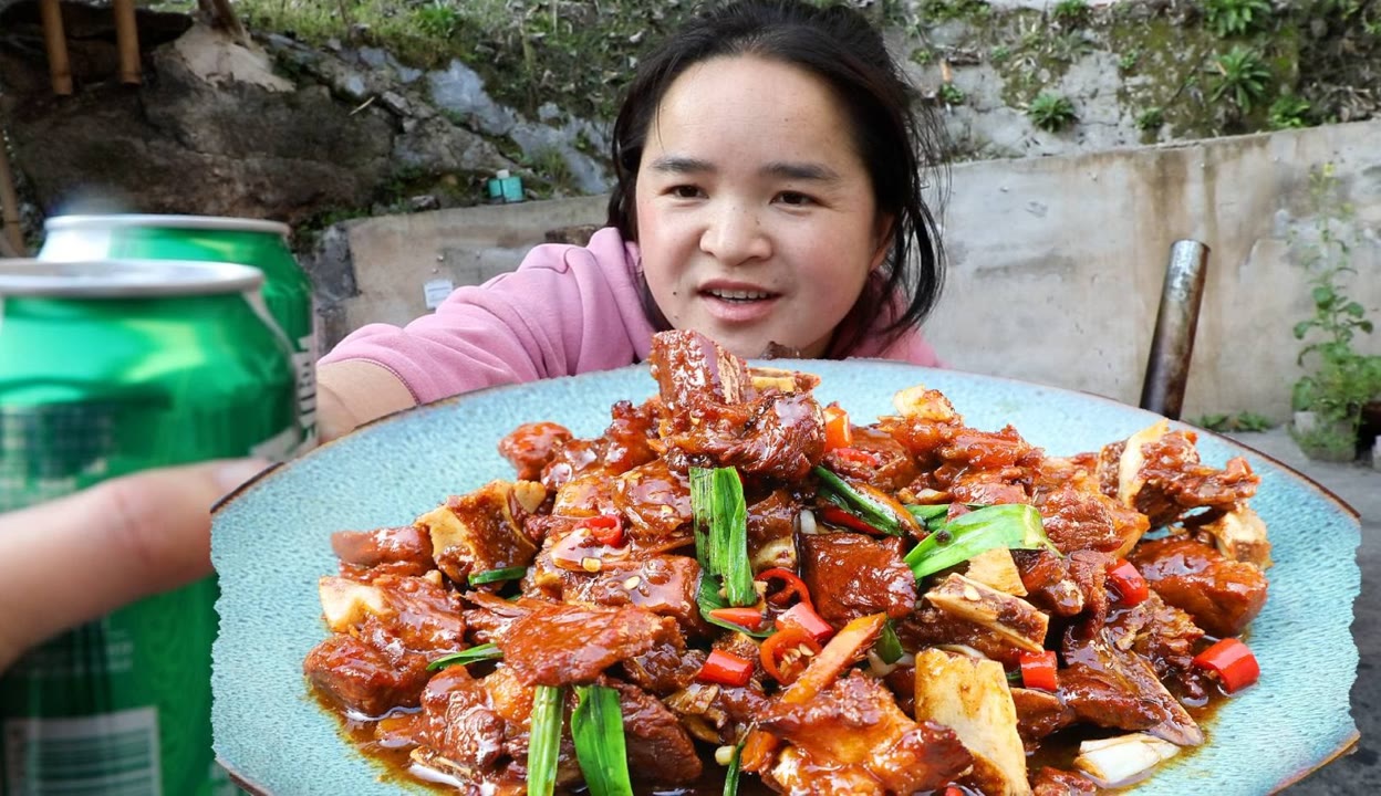 苗阿朵美食小朱照片图片