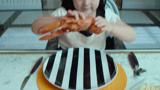 宝贝当家：王诗龄的早餐好丰盛，一手一个大龙虾，会营养过剩吧