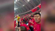 国足4比1大胜新加坡，全场球迷齐唱《歌唱祖国》，武磊：相信自己